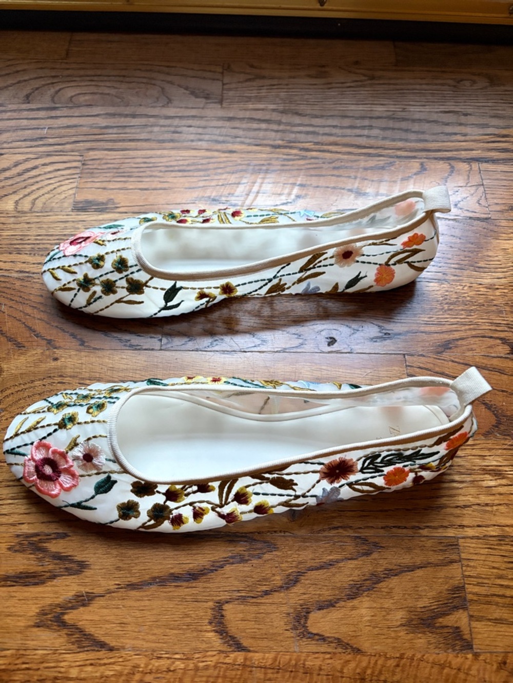 Zara White Floral Embroidered Ballet Flats - Picture 2 of 8